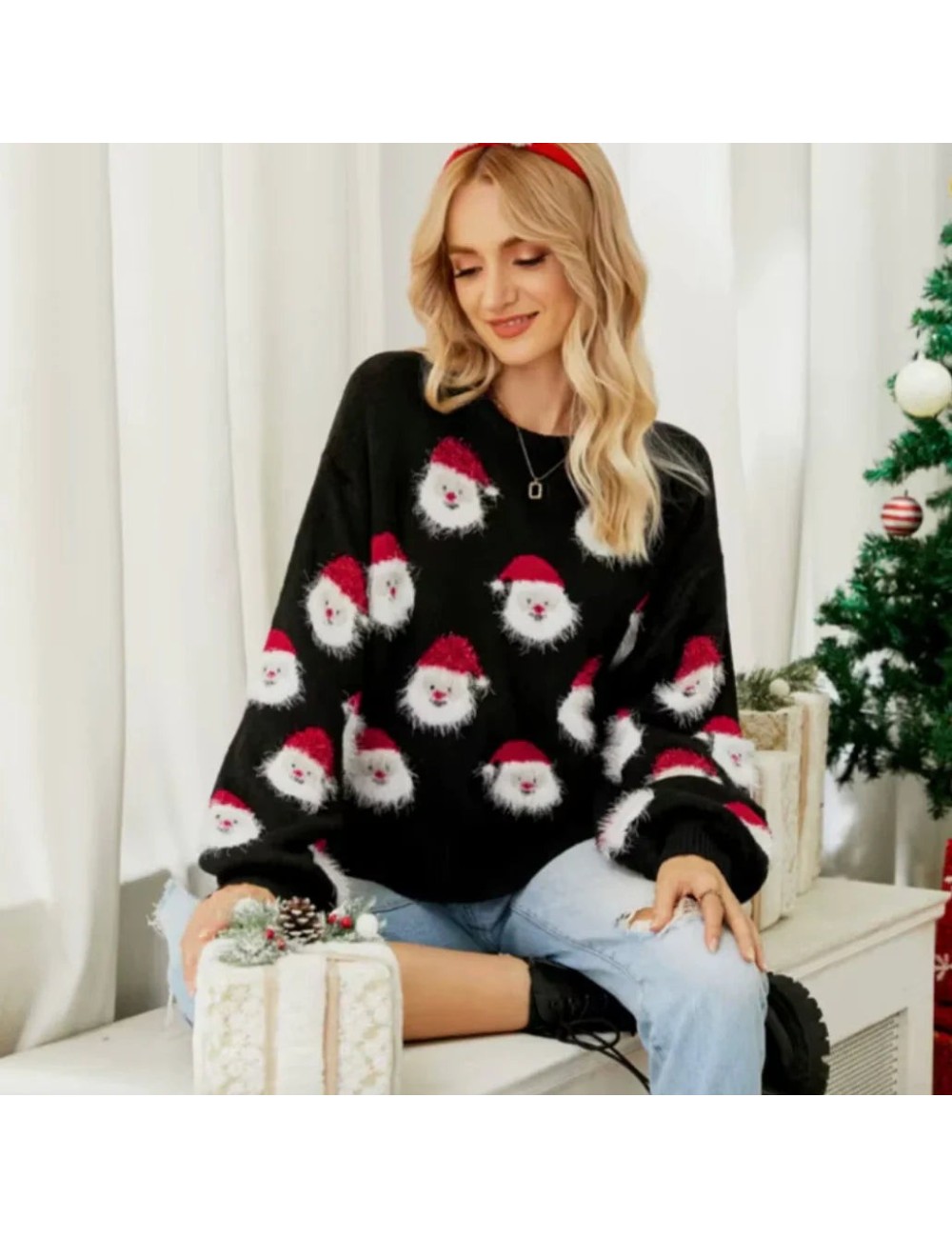 Świąteczny sweter z motywem Mikołajów