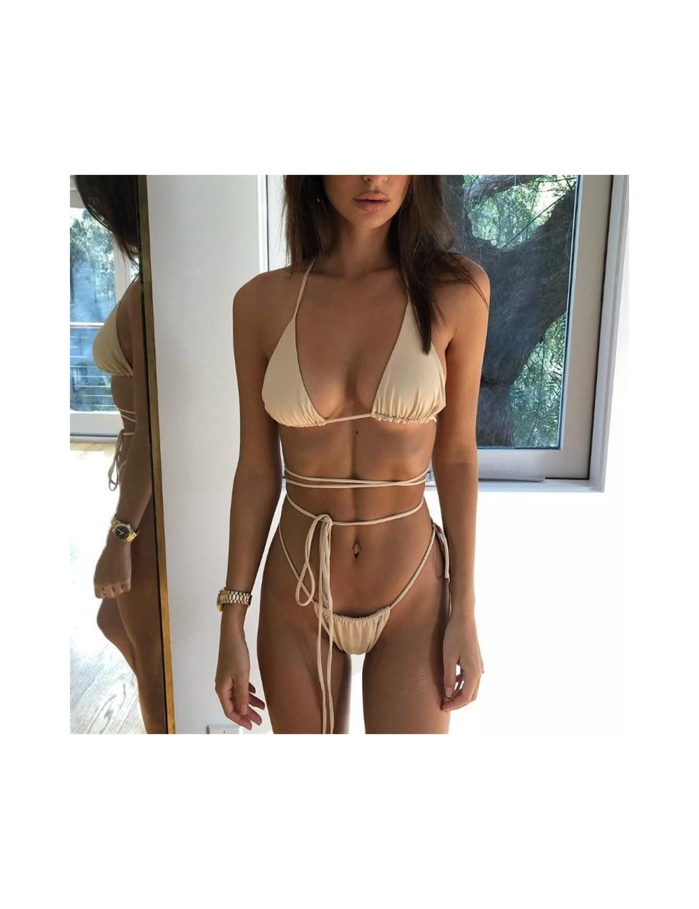 Bikini z wysokim stanem w nowoczesnym stylu