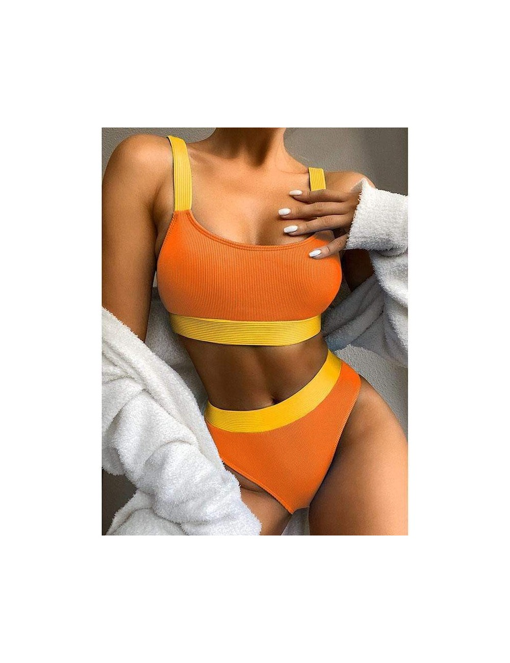 Dwuczęściowy strój kąpielowy z majtkami typu bikini