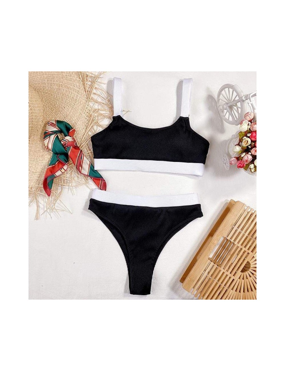 Dwuczęściowy strój kąpielowy z majtkami typu bikini