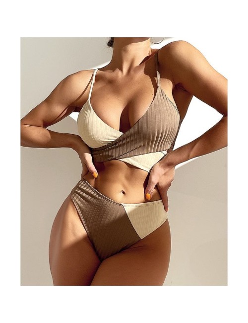 Dwuczęściowe bikini z wysokim stanem
