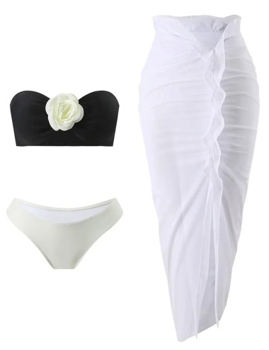 Dwuczęściowy strój kąpielowy z elegancką spódnicą
