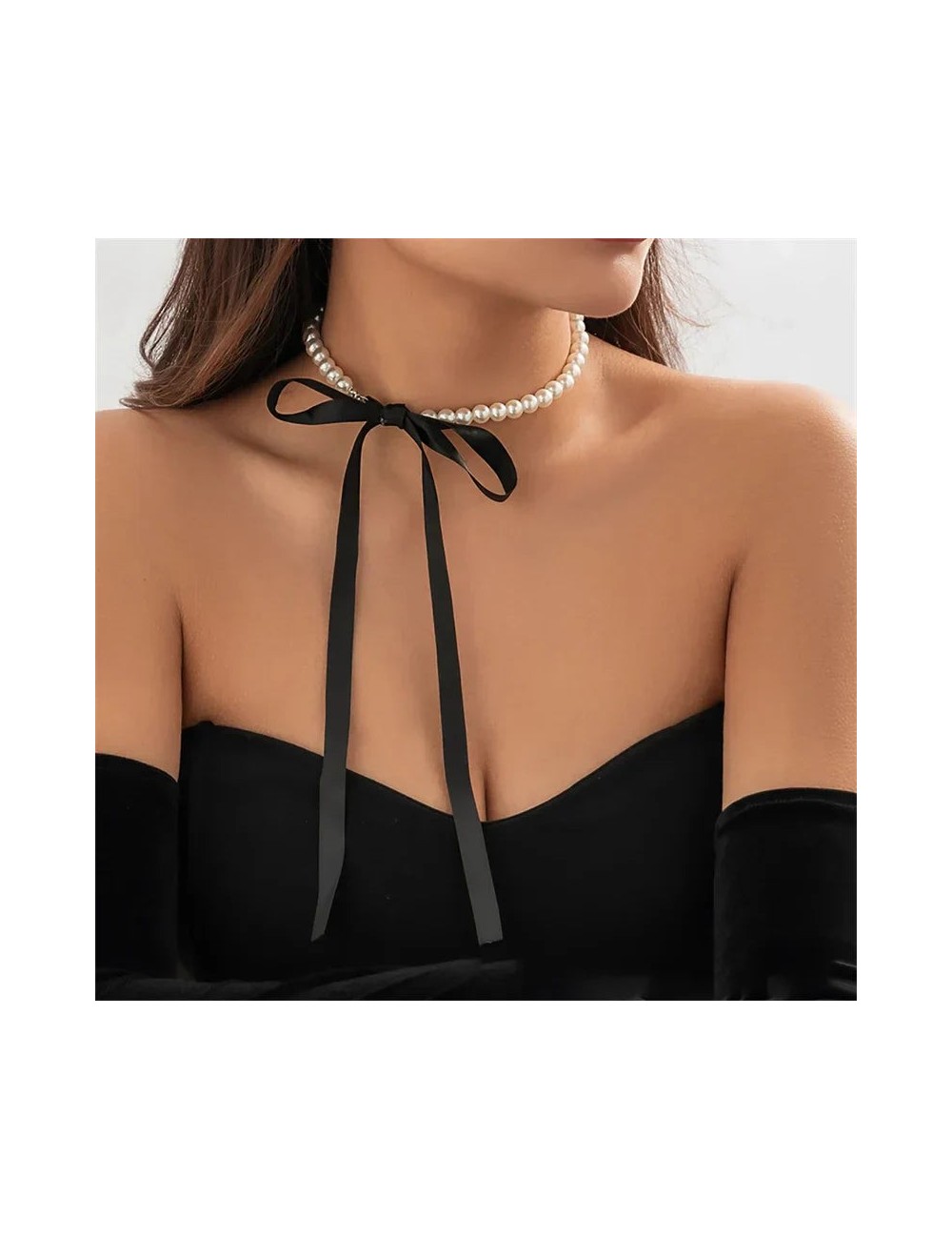 Choker z kokardką i perełkami