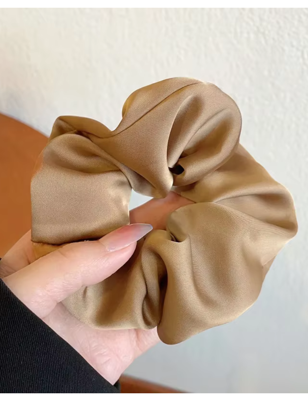 Satynowa frotka do włosów scrunchie