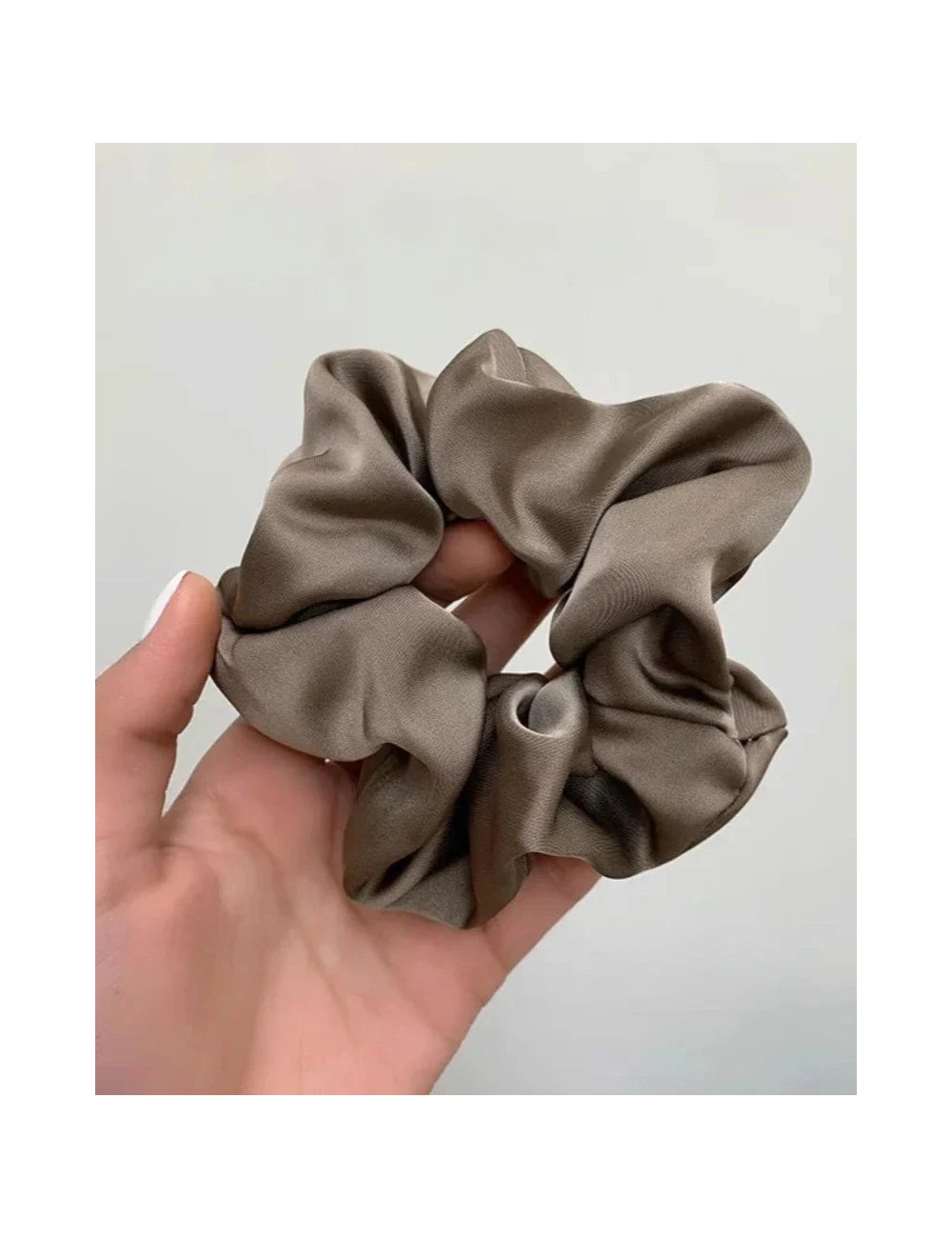 Satynowa frotka do włosów scrunchie