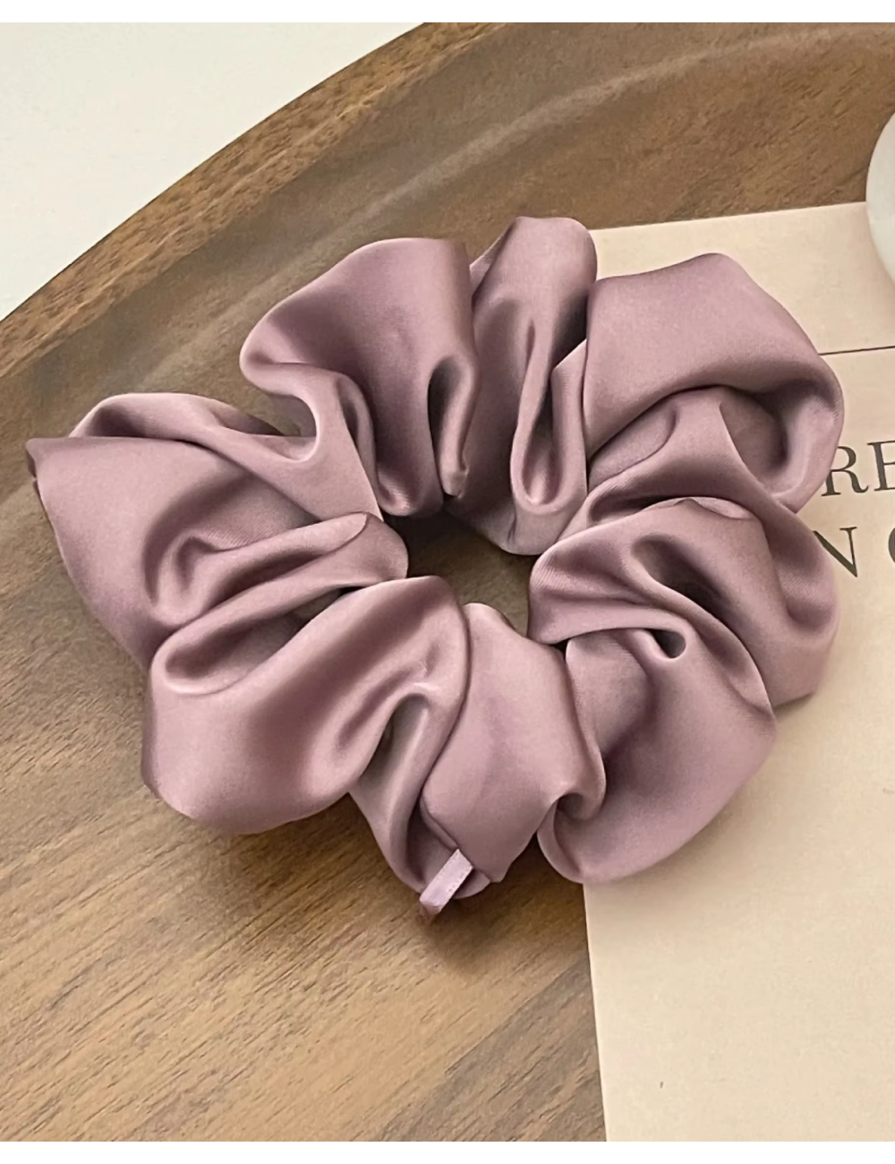 Satynowa frotka do włosów scrunchie