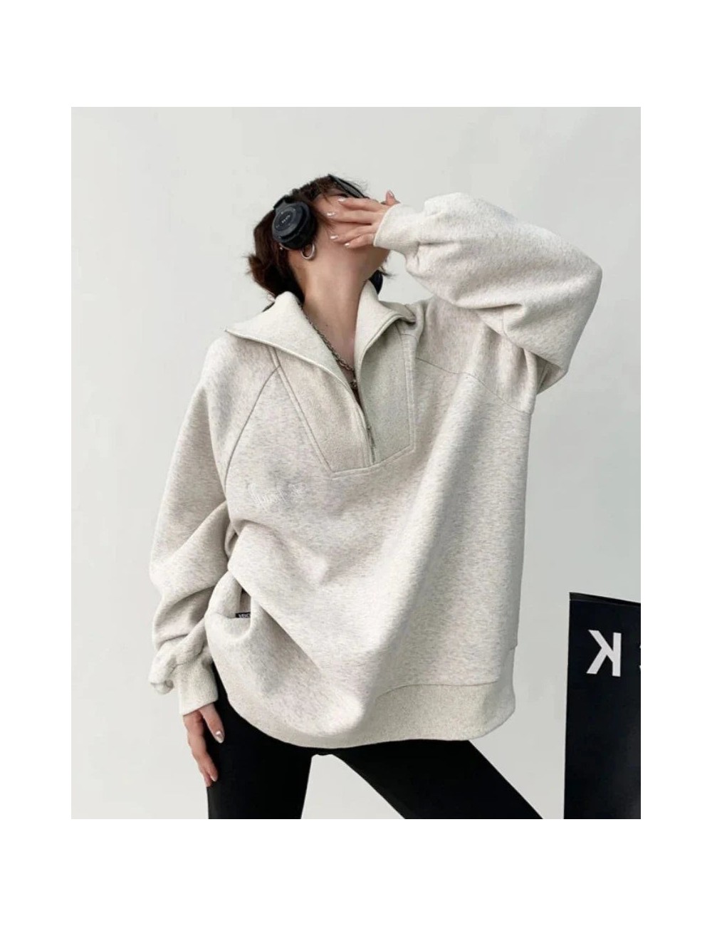 Luźna bluza oversize z zapięciem na zamek