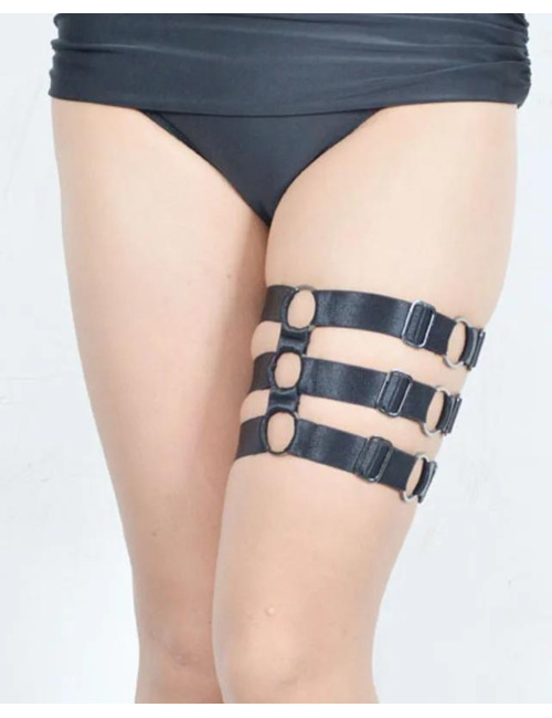 Harness z regulowanymi paskami i metalowymi kółkami