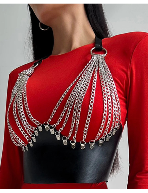 Stylowy harness z łańcuchami