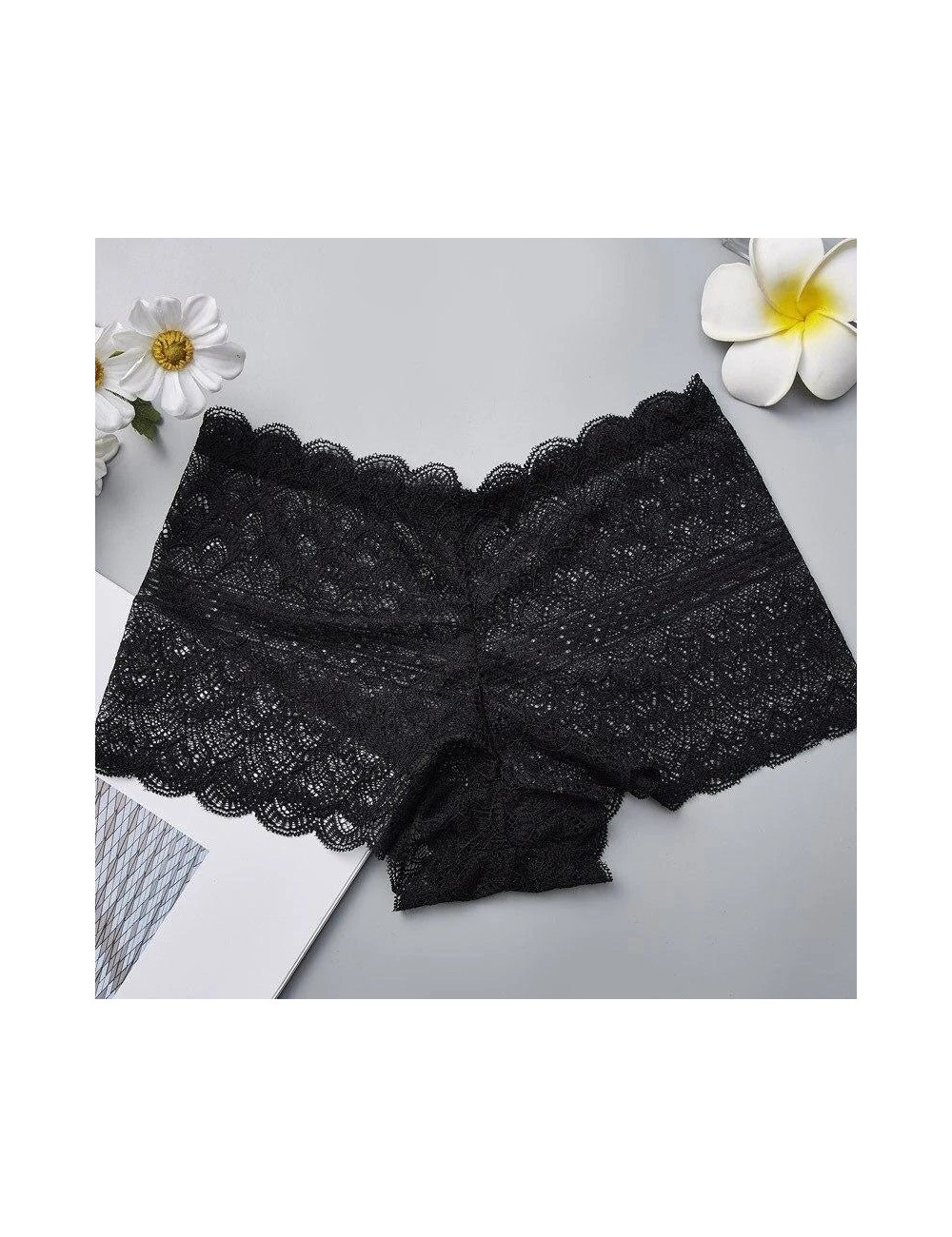 Klasyczne koronkowe brazyliany