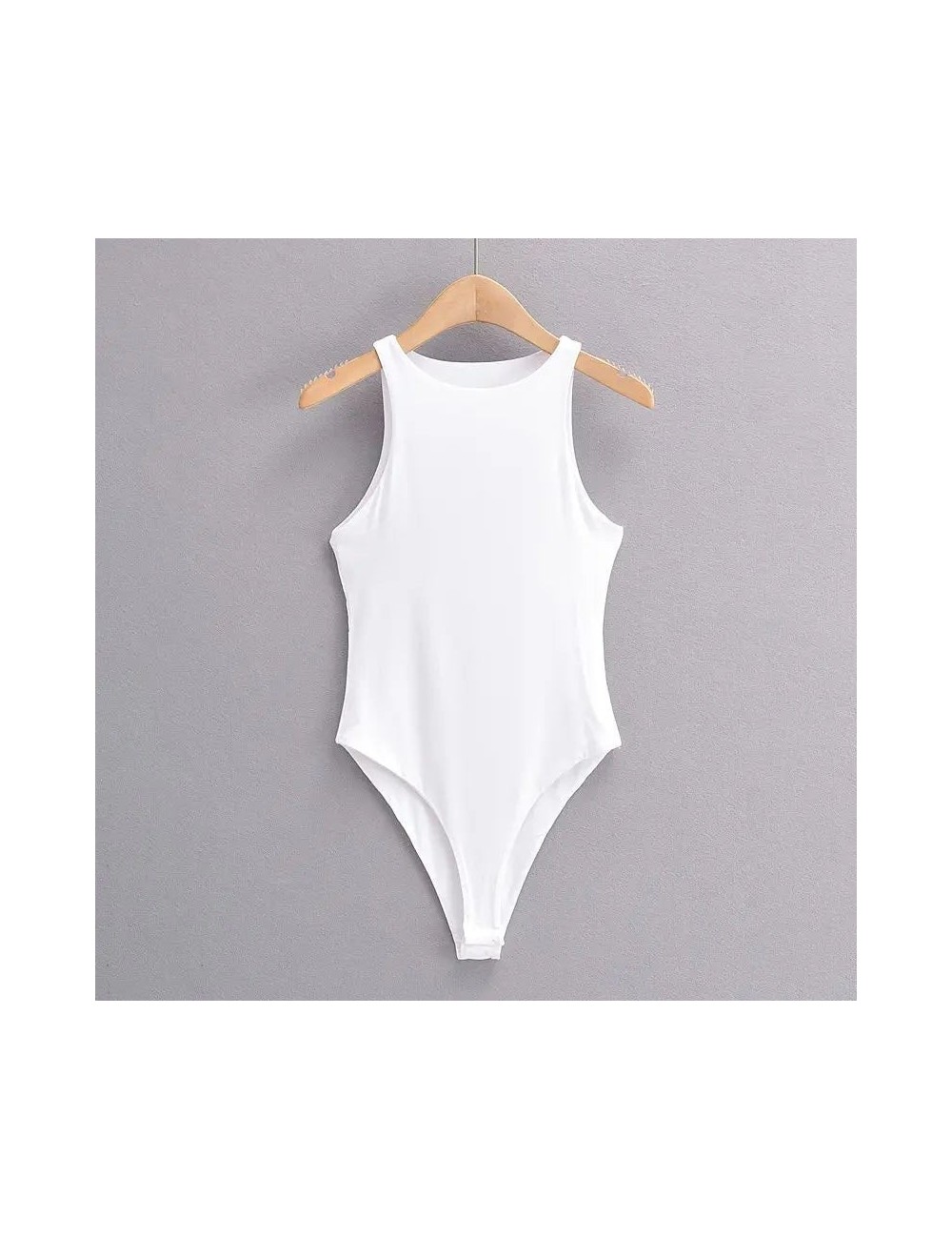 Uniwersalne body z odkrytymi plecami