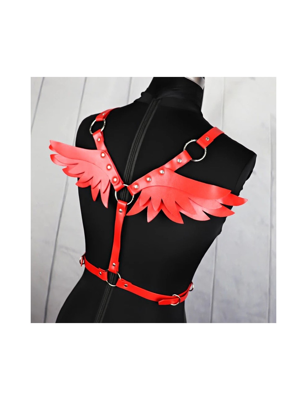 Harness ze skrzydłami