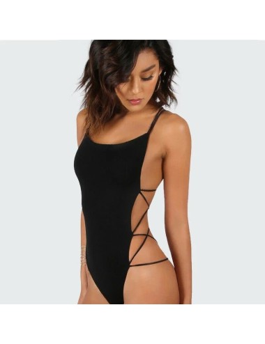 Body z ozdobnymi paskami na plecach