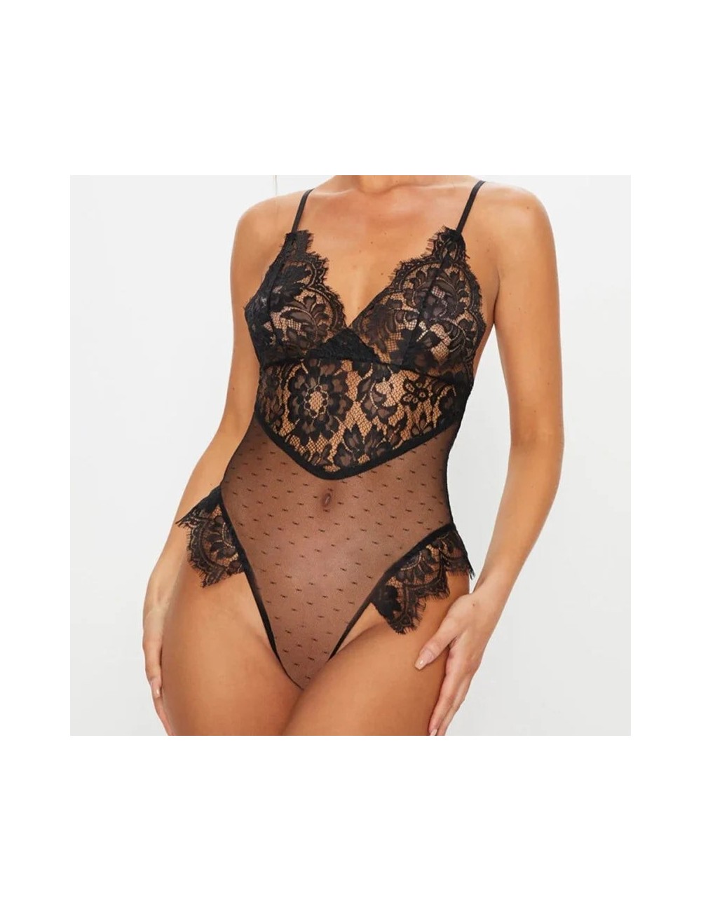 Delikatne body koronkowe z groszkami